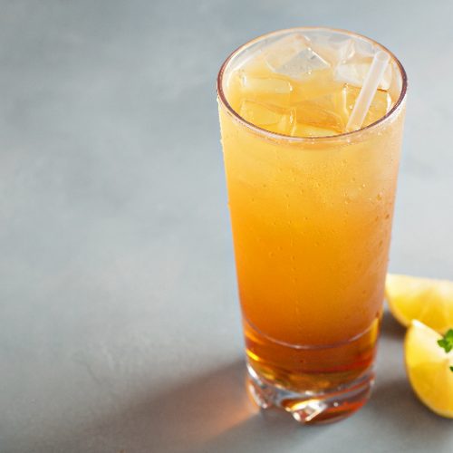 Arnold palmer cocktail with sweet tea and lemonade