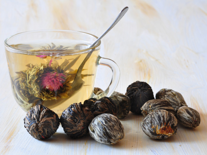 Sušených květů se používá, aby se čaj v šálku čaje