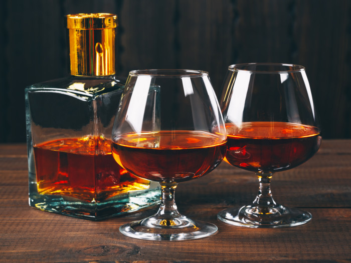 Cognac vs Brandy What's the Difference Organic Facts