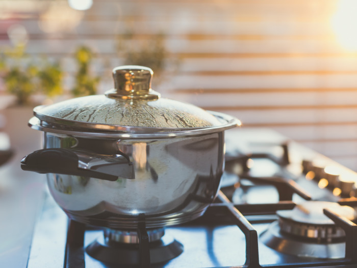 A cooking pot with a lid