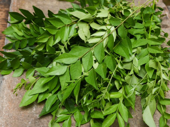 Chewing Curry Leaves On Empty Stomach Has These Benefits