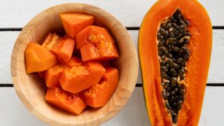 A Step-by-Step Guide To Cut A Papaya