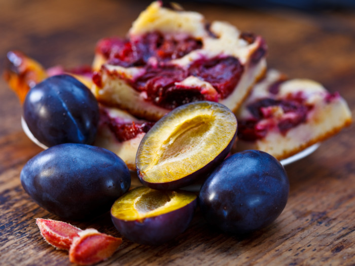 7 Best Benefits of Damson Plums Organic Facts
