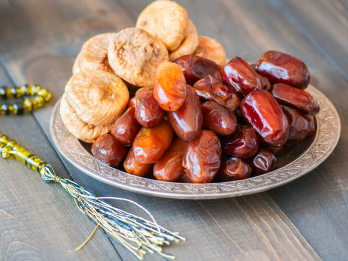 Figs vs dates health benefits nutrition organic facts