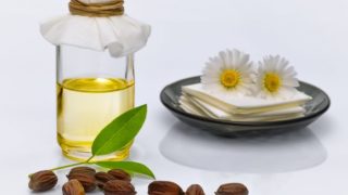 12 Amazing Benefits of Jojoba Oil for Skin & Hair