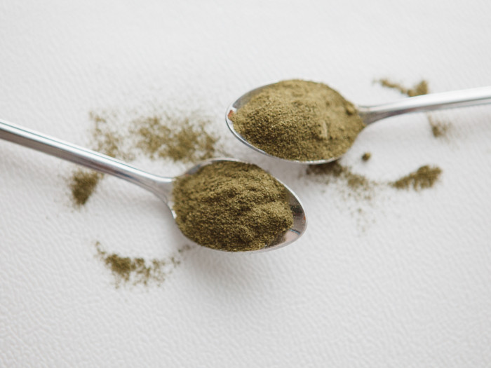 Flatline picture of two spoons with green powder.