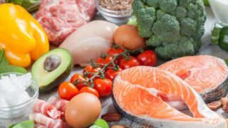 Picture of fish steaks, bacon, nuts, avocado, broccoli, chicken and yellow pepper.