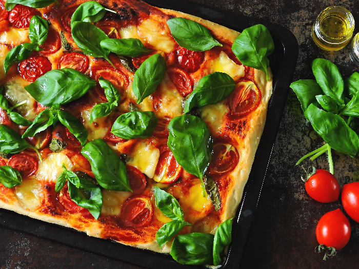 Caprese pizza, a keto pizza