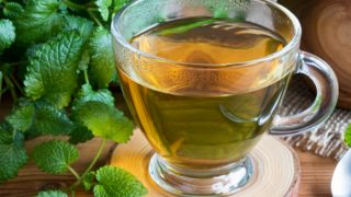 8 Best Benefits of Lemon Balm Tea