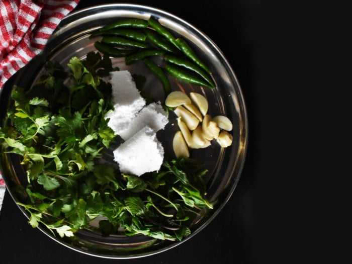 Mint leaves, garlic, and cream in a plate