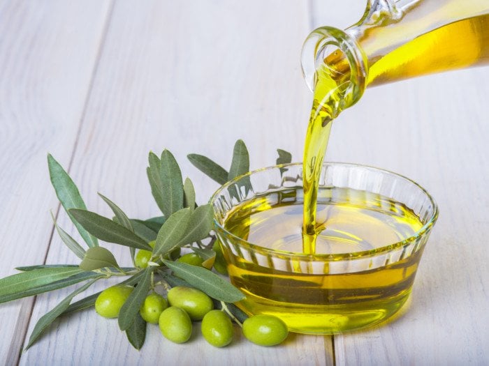 10 benefits of consuming olive oil daily