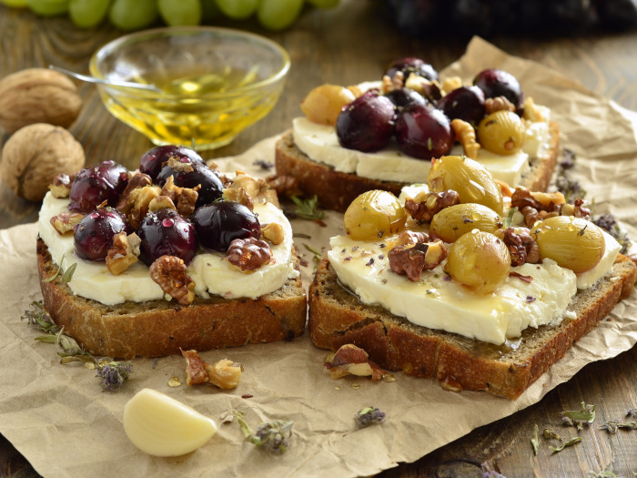 Crostini with roasted grapes, goat cheese, walnuts, and honey