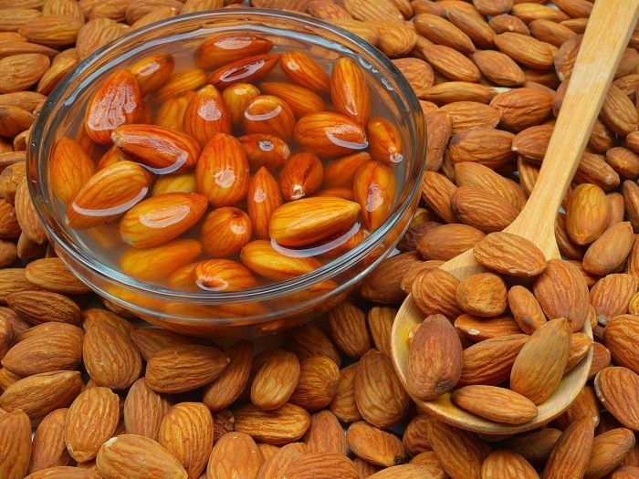 6 Proven Benefits of Soaked Almonds | Organic Facts