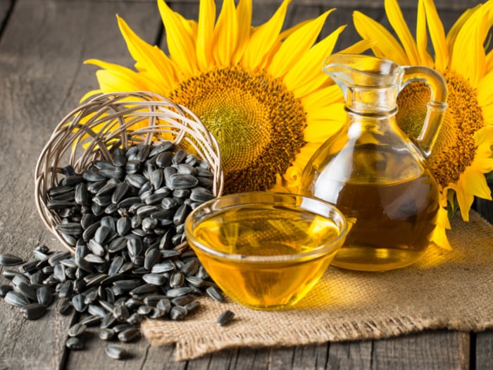 6 Amazing Benefits of Sunflower Oil | Organic Facts